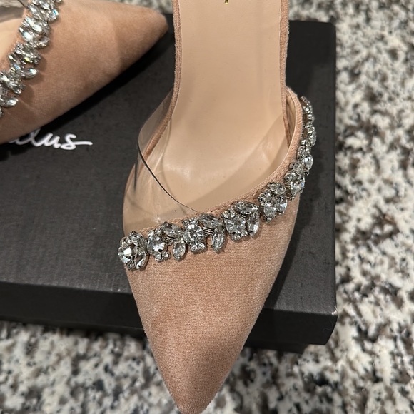 Lulu’s nude heels - Picture 2 of 7